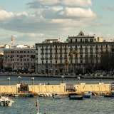 ...e il sontuoso palazzo Colonna, che andarono ad arricchire il prospetto architettonico del neonato lungomare